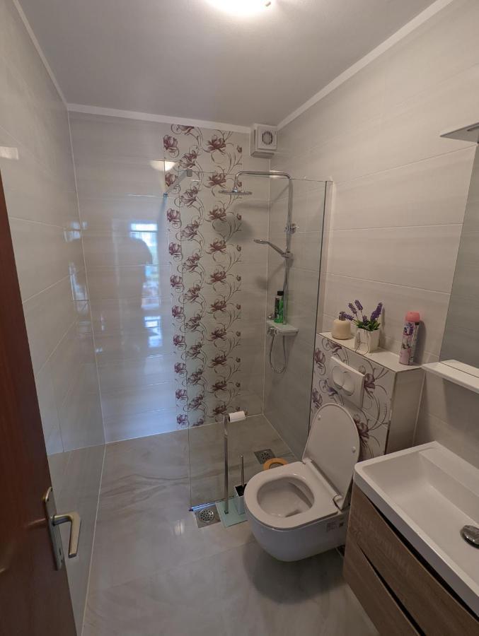 Apartments Magnolija 50M From Beach 스리마 외부 사진