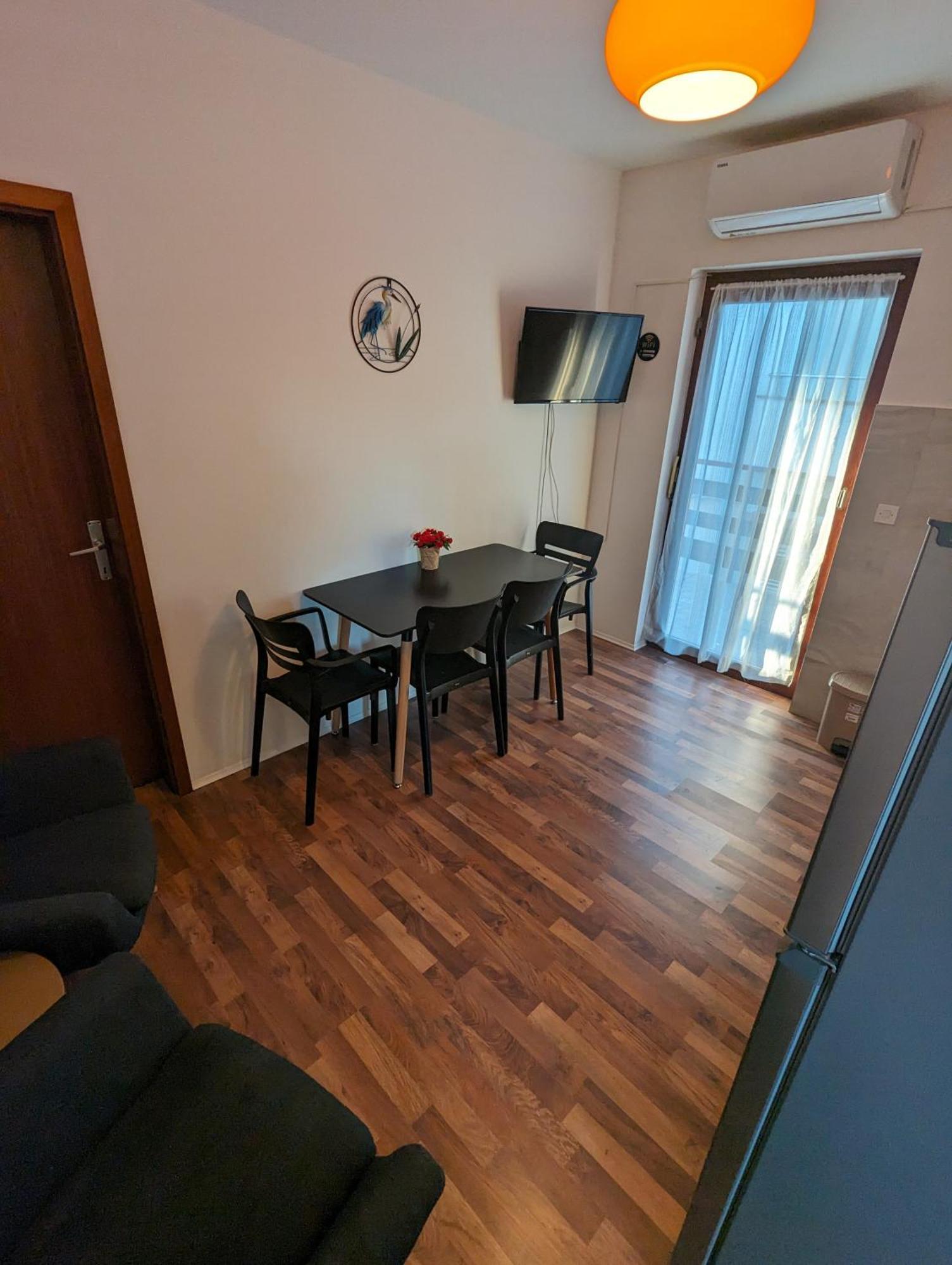Apartments Magnolija 50M From Beach 스리마 외부 사진